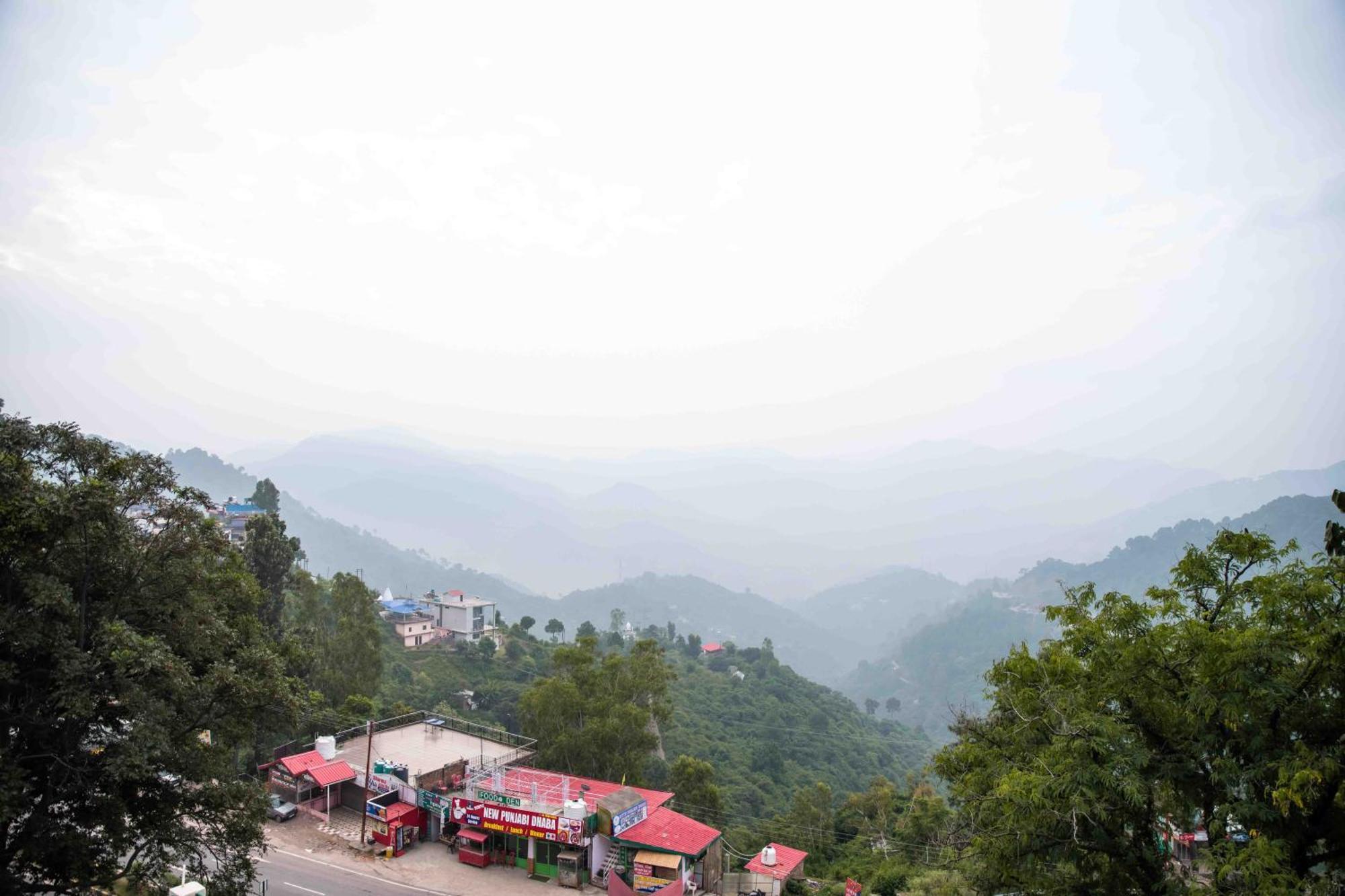 The Fern Surya Resort Kasauli Hills, Dharampur Dış mekan fotoğraf